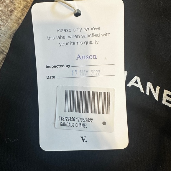 Chanel CC t strap flat t strap sandals size 35.5 size 5.5. Authentic. - Picture 10 of 10